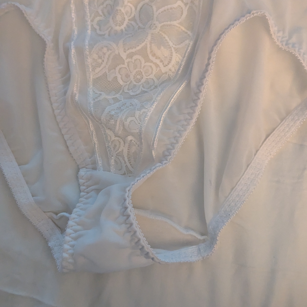 Bali White Lace Women's Panties - Picture 1 of 3